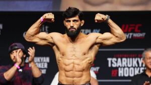 Arman Tsarukyan se perfila como suplente en el combate entre Ilia Topuria y Justin Gaethje en UFC Casa Blanca