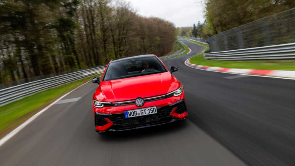 La emoción del GTI: Volkswagen desbloquea su motor más feroz en un homenaje a cinco décadas de velocidad y estilo