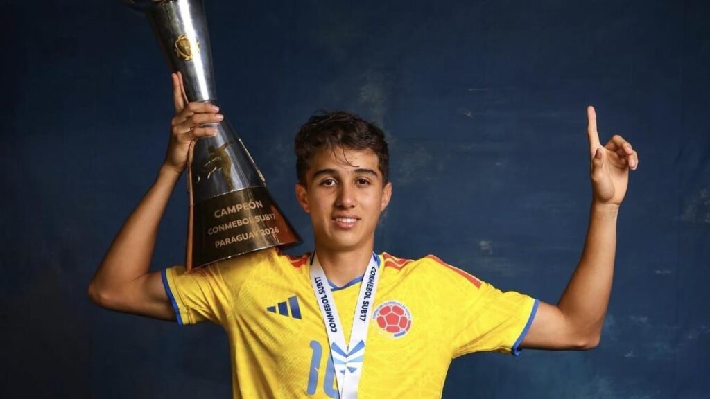 Liverpool cerró un golpe de mercadito al fichar al joven talento colombiano, Juan Camilo 'El Nuevo Kaká'.