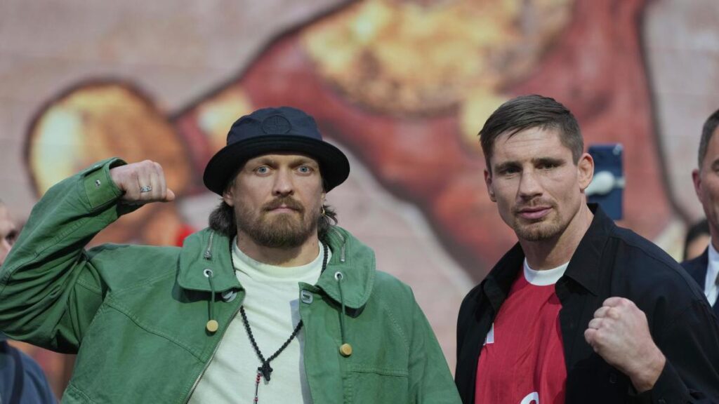 Usyk expone su corona CMB del peso pesado en las pirámides de Giza ante un rival "raro"