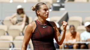 Sabalenka impone su ley en París: Bouzas se derrumba en una derrota ajustada en Roland Garros