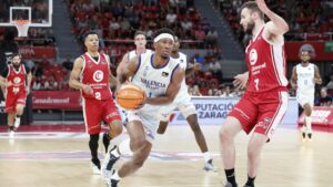 86-98: El Valencia deja en la cuerda floja al Casademont Zaragoza