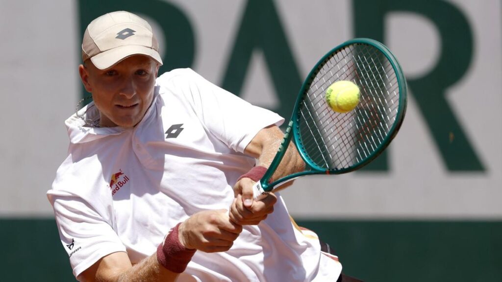 Martín Landaluce revela su admiración por Jannik Sinner antes del duelo en el torneo de tenis.