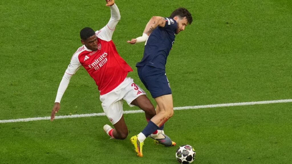 Kvaratskhelia desata el caos en Wembley y Dembélé rescata al Barcelona con un golazo de penal crucial