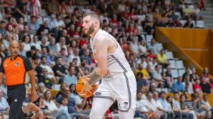 El regreso del titán lituano: Geben suma fuerza al Bàsquet Girona.
