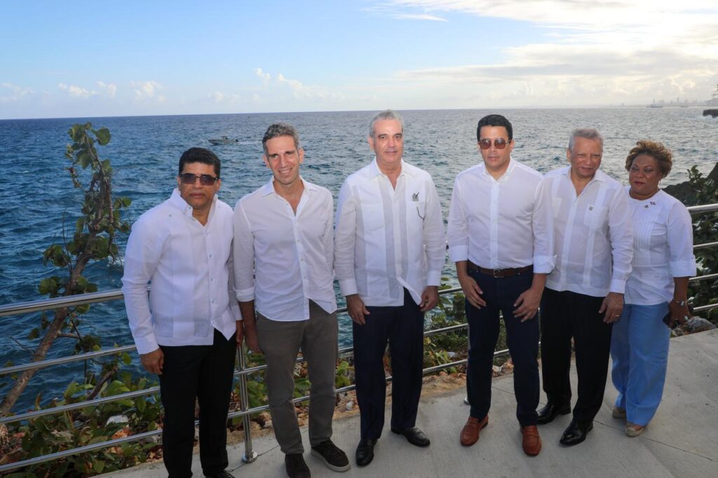 Abinader y Collado presiden la apertura del Malecón Santo Domingo Este: un paseo renovado para la comunidad