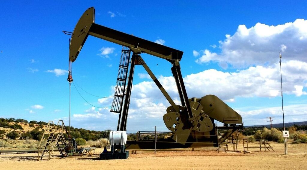 El petróleo de Texas sube ligeramente un 0.15% pendiente de avances en Irán
