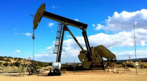 El petróleo de Texas sube ligeramente un 0.15% pendiente de avances en Irán