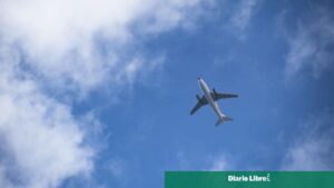 Primer vuelo traslada a pasajeros del barco afectado por hantavirus