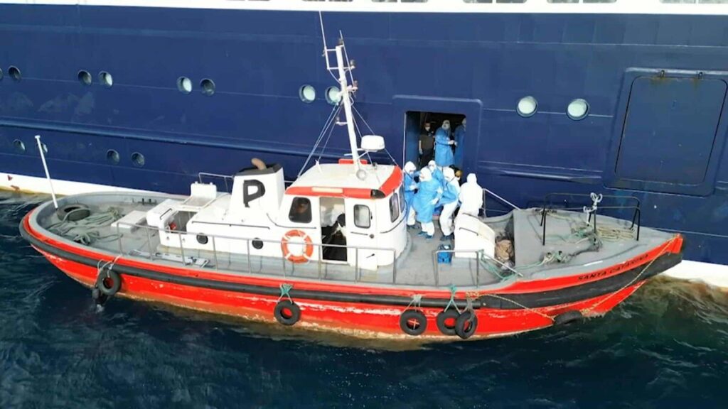 Trasladan a tripulantes enfermos de un crucero por un brote de hantavirus