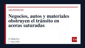 Imagen editorial de El Matutino para Negocios, autos y materiales obstruyen el tránsito en aceras saturadas