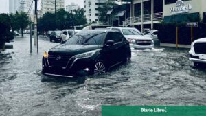 La ciudad se llena de agua: Santo Domingo registra niveles récord de inundación tras tormenta intensa.