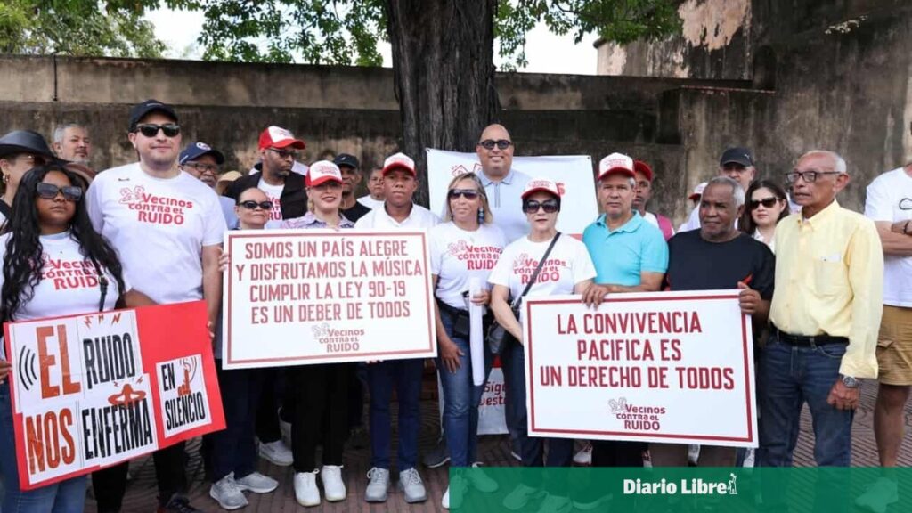 Vecinos de Santo Domingo protestan por la contaminación acústica en una marcha pacífica