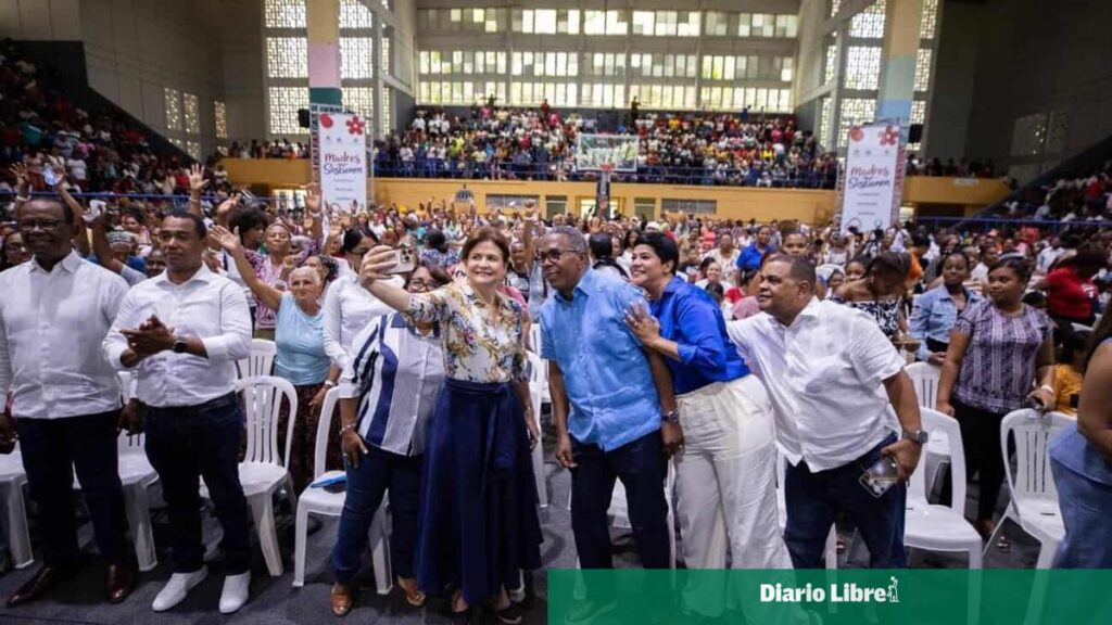 Madres de Barahona unidas por la supervivencia: Historias de fortaleza en la jornada de Raquel Peña.