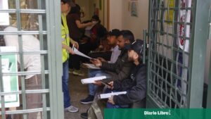 Casi 200.000 migrantes piden regularizar su situación en España