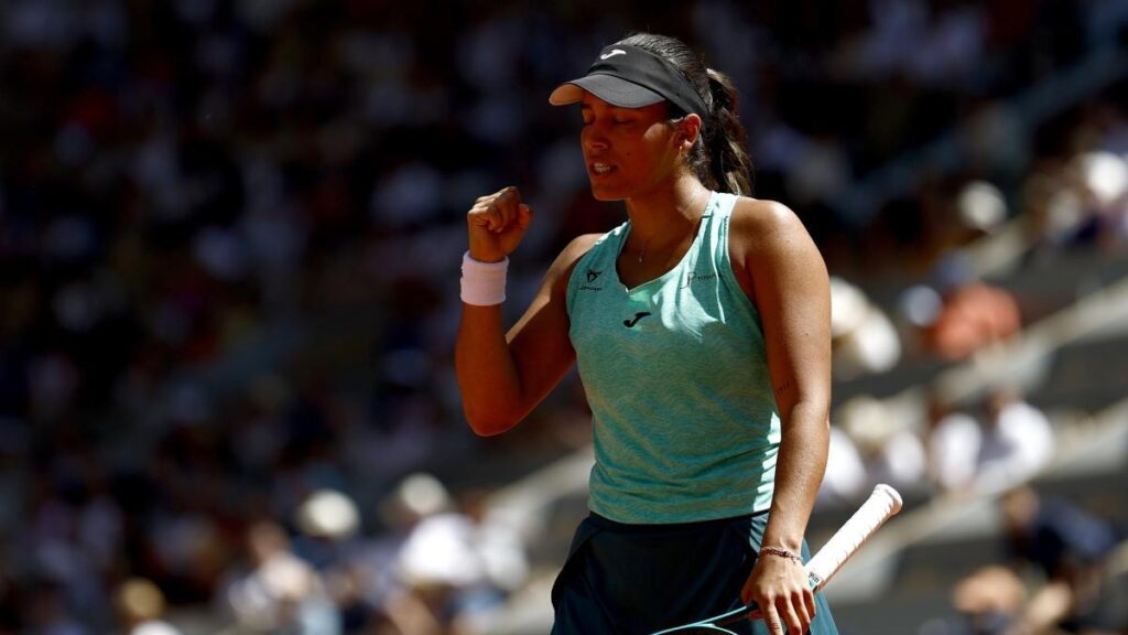 Bouzas arrasa en la primera ronda de Eastbourne y apunta a medirse a una extop-5