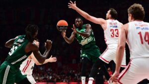 El Olympiacos golpea primero en la final de la liga griega ante el Panathinaikos