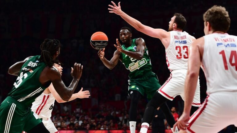 El Olympiacos golpea primero en la final de la liga griega ante el Panathinaikos