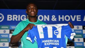 El delantero sueco alcanza la cima de su valor en el mercado, fichando por el Brighton por una cifra récord de 30 millones de euros.