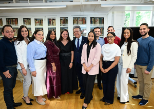 Leonel Fernández dialoga con jóvenes en Madrid y resalta el conocimiento como clave para liderazgo del futuro