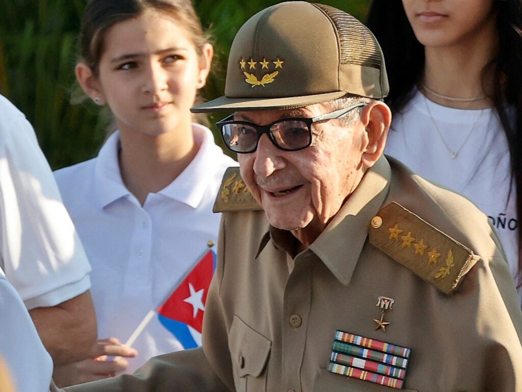 Raúl Castro vuelve a la luz en su cumpleaños número 95, después de semanas de silencio en medio de tensiones internacionales con Estados Unidos