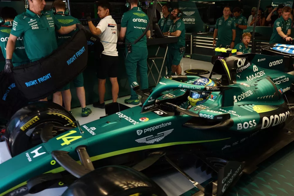 fernando-alonso-aston-martin-r-2