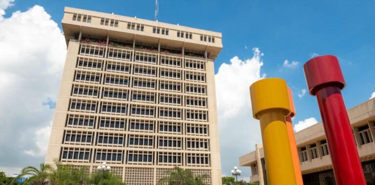 Ministro de Industria resalta subida a 62.9 del índice de actividad manufacturera en mayo