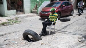peligroso-hoyo-amenaza-a-residentes-en-villa-duarte-c7aea62a-focus-0-0-1200-675