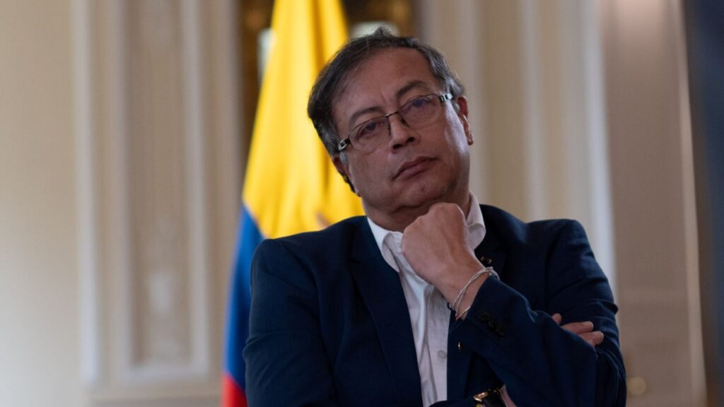 Petro rechaza la victoria de De la Espriella y desafía el resultado electoral en un llamado a la movilización.