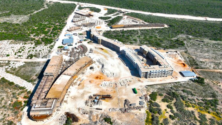 **Pedernales desborda su presupuesto anual de inversión pública: recibe RD$797 millones extra en solo siete meses**