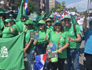 Fuerza del Pueblo participa en Gran Desfile Dominicano del Bronx; llevó amplio contingente de simpatizantes
