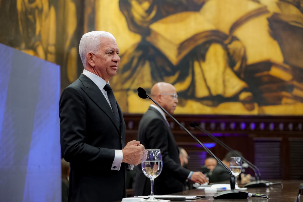 Ricardo de los Santos presenta balance de gestión con 416 iniciativas aprobadas y avances históricos en el Senado