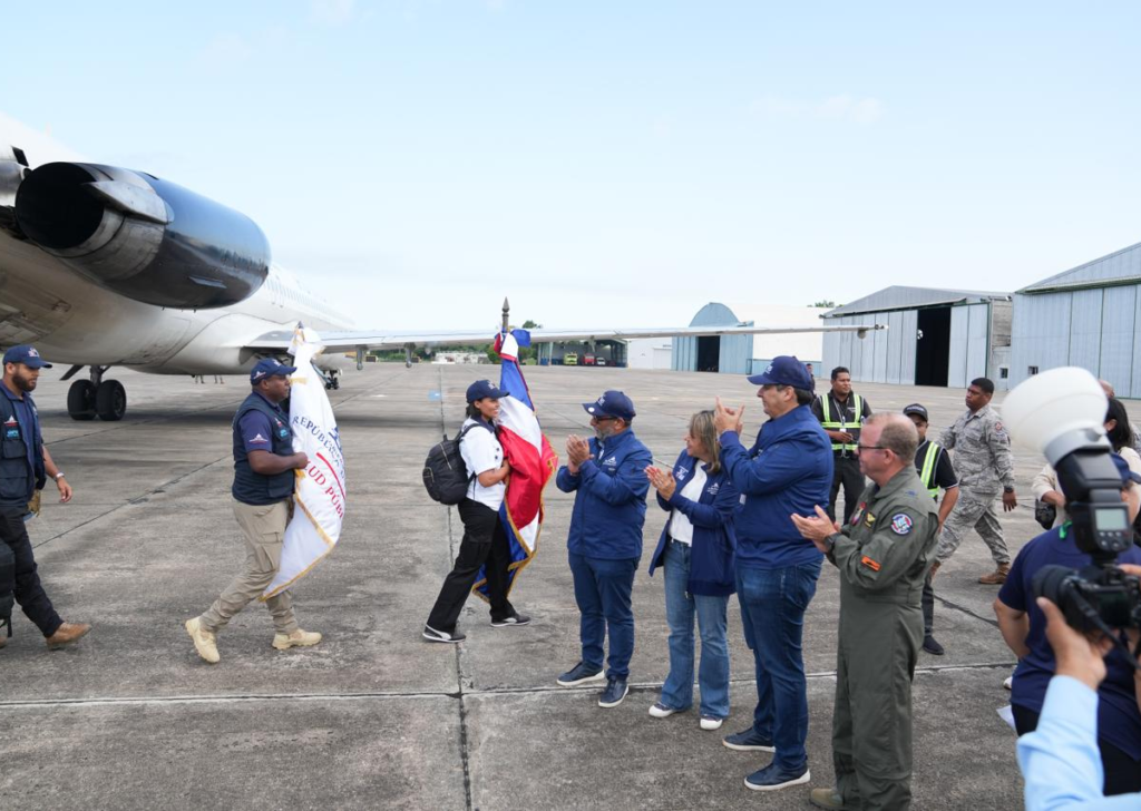 Ministro de Salud retorna al país junto al equipo médico de emergencia tras culminar misión humanitaria en Venezuela
