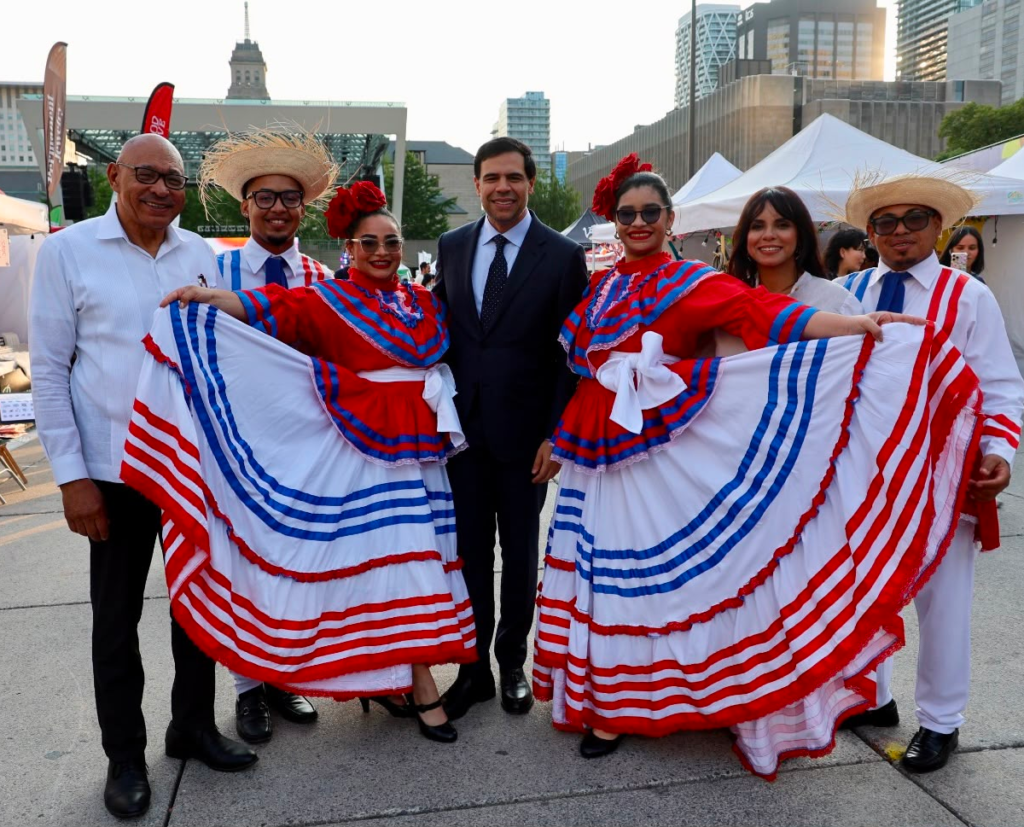 **"Roberto Ángel Salcedo lidera el Festival de Cultura Panamericano en Toronto"**