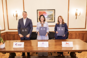 Entidades y Arajet renuevan alianza estratégica para seguir impulsando el intercambio cultural y académico