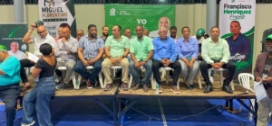 **Víctor Pavón, con el respaldo de Guillermo Matos, juramenta nuevas direcciones medias en SDN**