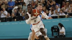Schroder acaricia el triple doble y guía a Alemania ante Croacia
