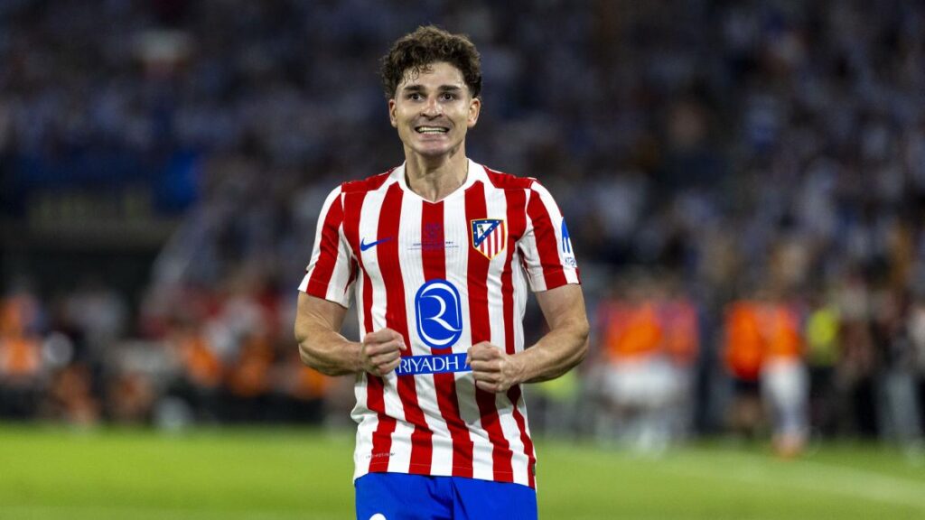 Julián Alvarez: el Atlético mantiene su postura y no negocia su salida