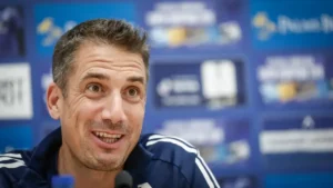 Julio Velázquez deja todo para la vuelta: el Levski empata 0-0 en Sofía y define en Grecia