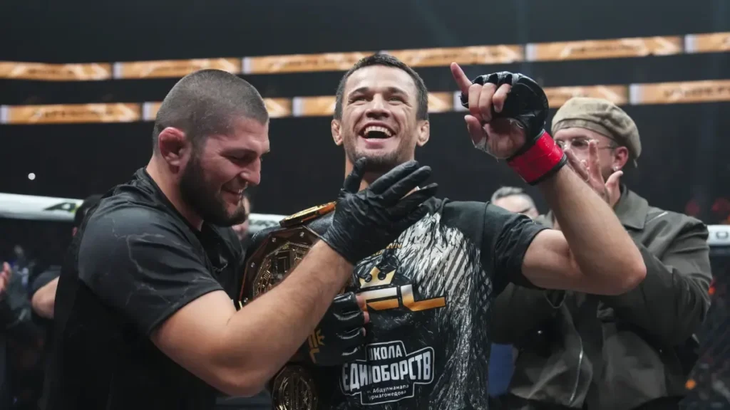 Usman Nurmagomedov fulmina a Archie Colgan con nocaut en su última pelea bajo contrato en PFL New York