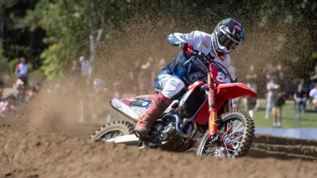 Herlings arrasa en Lommel y estira su corona en el Mundial de MXGP