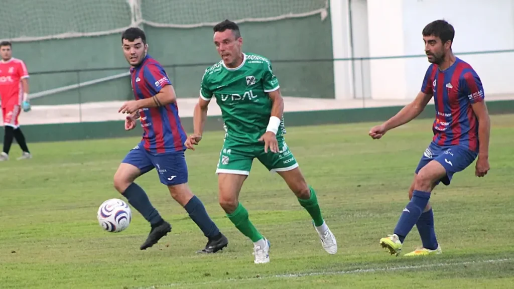 Bautista se reivindica: anota doblete en tres minutos en su regreso al fútbol