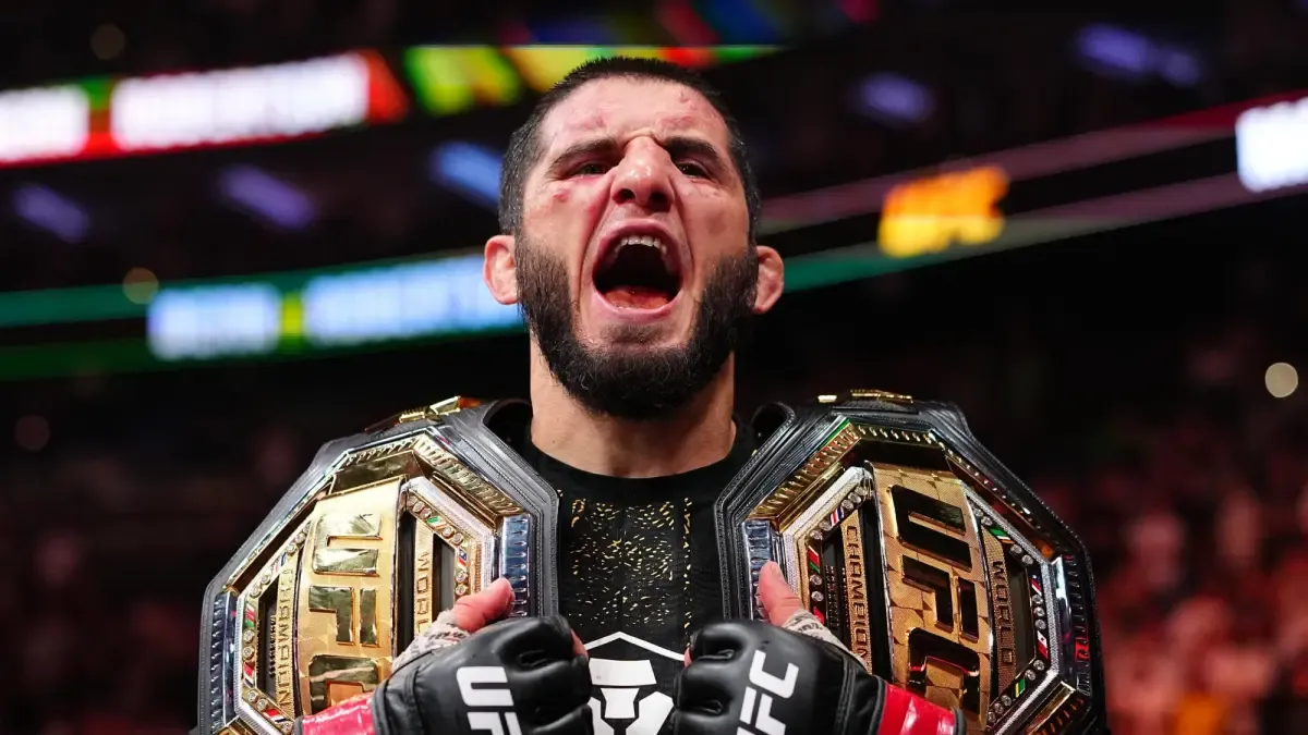 Makhachev escribe su nombre en la historia: destroza el récord de Silva y retiene el cinturón ante Garry en…