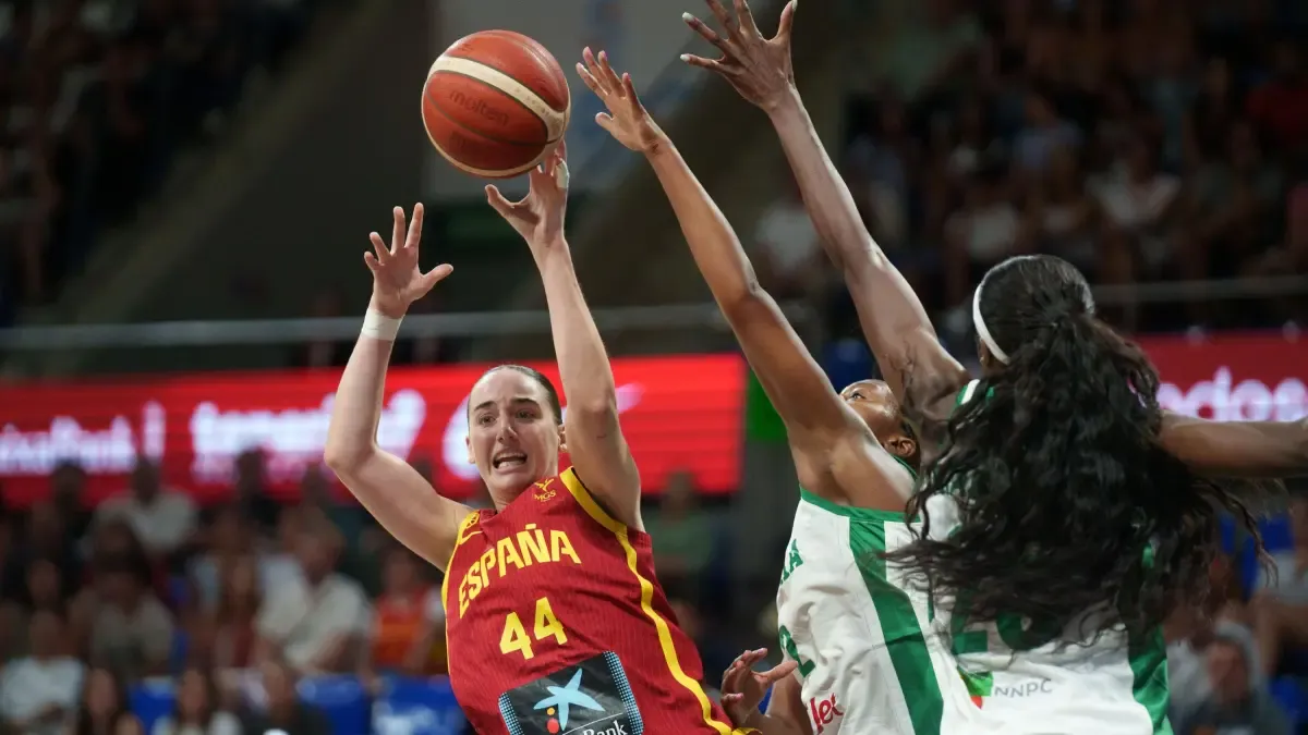España remonta ante Nigeria y sella su pase con autoridad