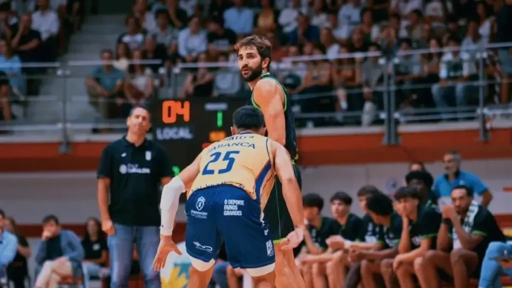 77-96: El Asisa Joventut cae en su primer test de pretemporada ante el Monbus Obradoiro