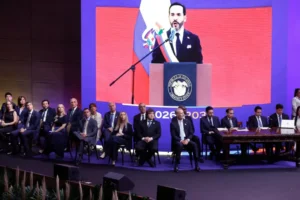 Abelardo de la Espriella jura como presidente y declara "guerra total" al crimen organizado