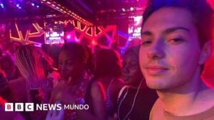 El dramático viaje de un hijo desde España a Nigeria para plantar cara al hombre que engañó a su madre
