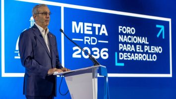 Abinader-participa-en-primer-Foro-Meta-RD-2036-para-impulsar-el-desarrollo-economico-y-fortalecer-las-instituciones-2-355x200-1