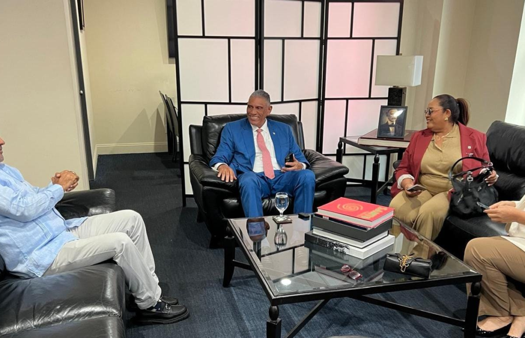 Diputados y cónsul en Nueva York pactan agenda para acercar la diáspora dominicana