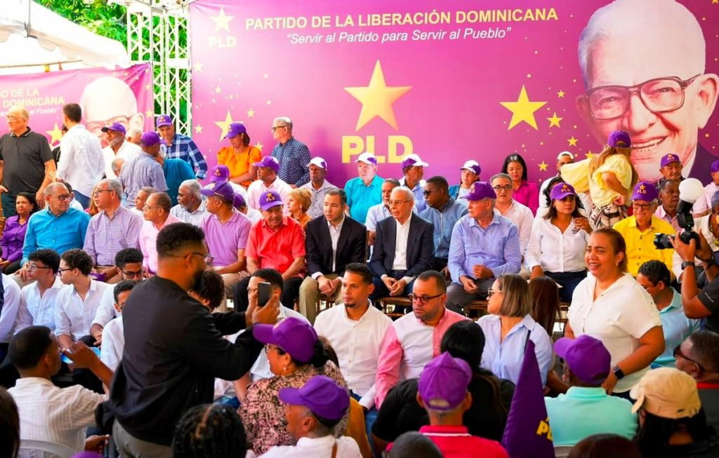 Danilo Medina encabeza asamblea del PLD en Hermanas Mirabal para definir estrategia provincial